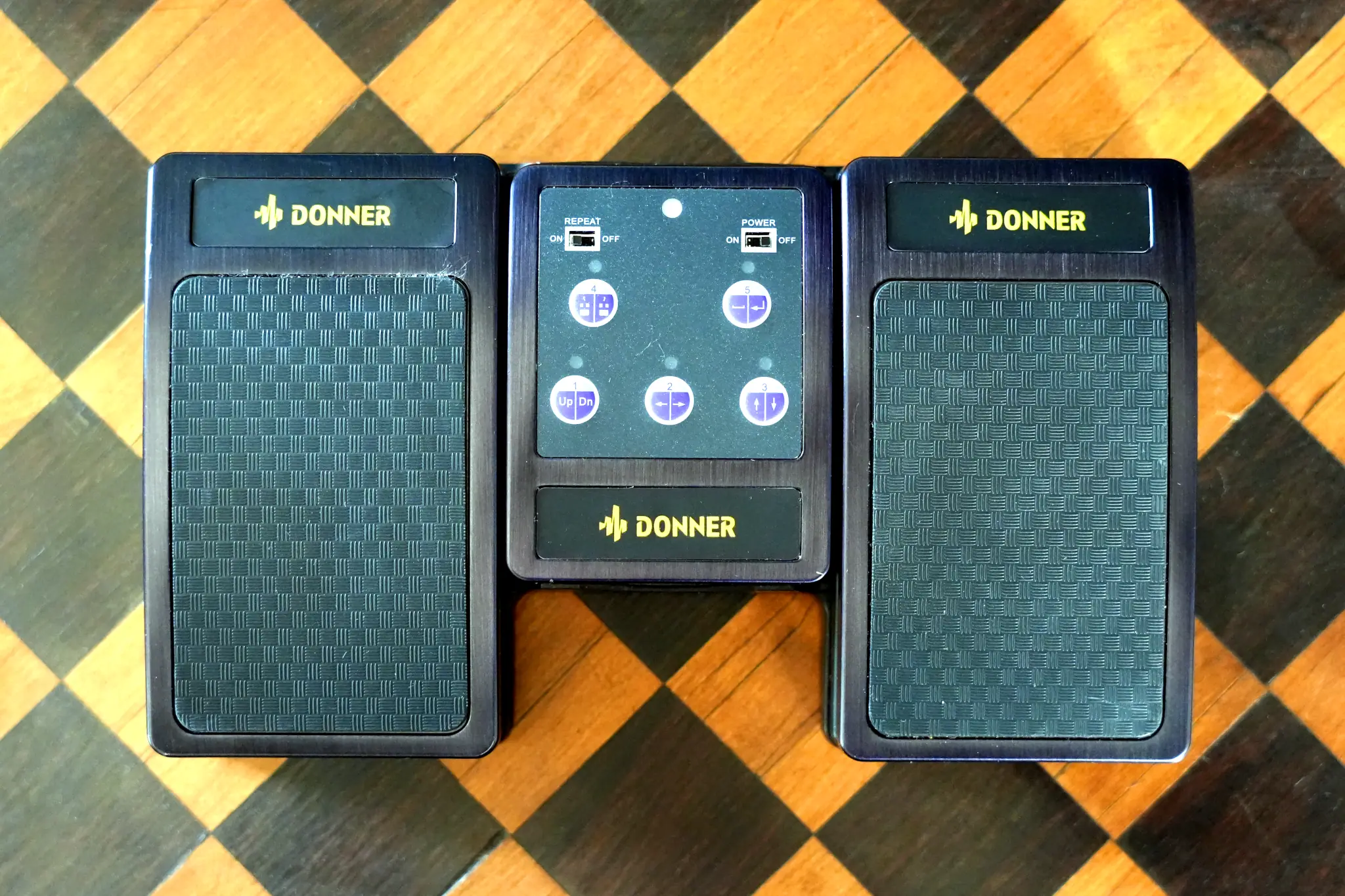 Donner Bluetooth foot swith (Pedal) for turning pages or scrolling